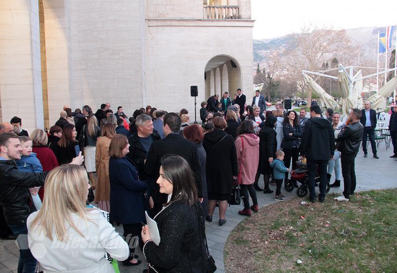 Izložba likovnih radova i skulptura  članova Udruge za Down sindrom Mostar - Otvorena izložba likovnih radova članova Udruge za Down sindrom Mostar